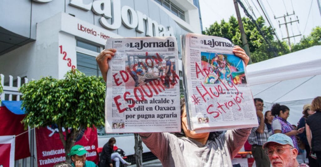 Trabajadores de La Jornada en huelga