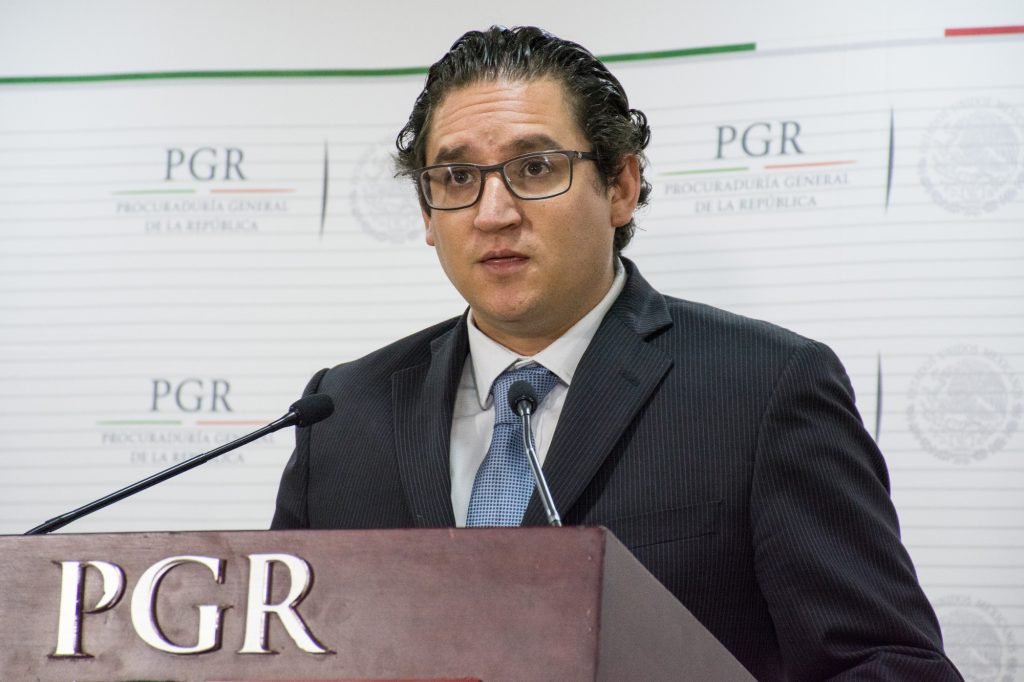 11 personas presentaron denuncia ante la PGR por espionaje