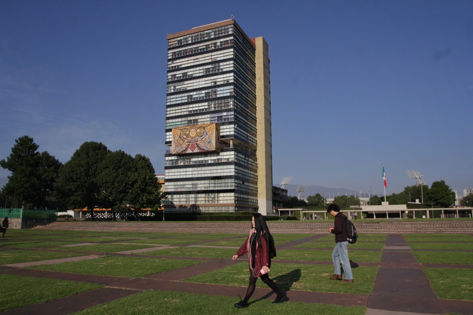Vinculan a tres vigilantes de la UNAM con narcomenudistas