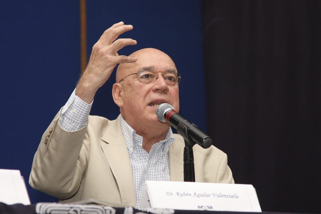 El Universal califica de bocón a Rubén Aguilar