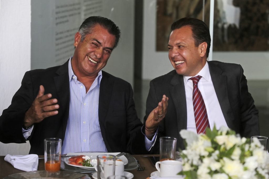 “El Bronco” se burla de los medios de comunicación