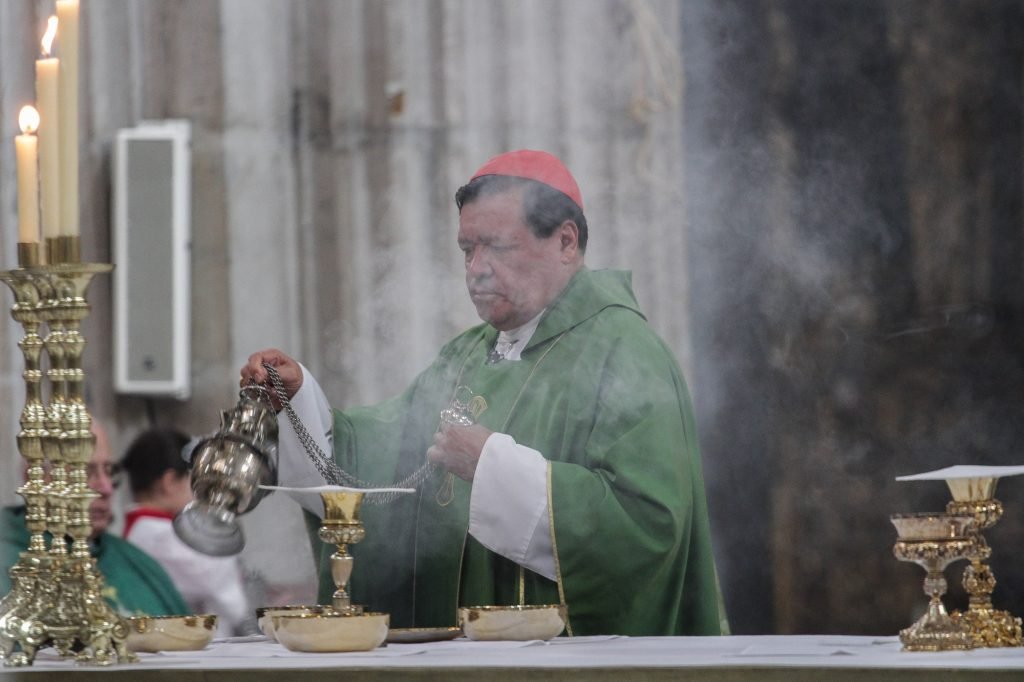 Iglesia llama ignorantes a consejeros del INE