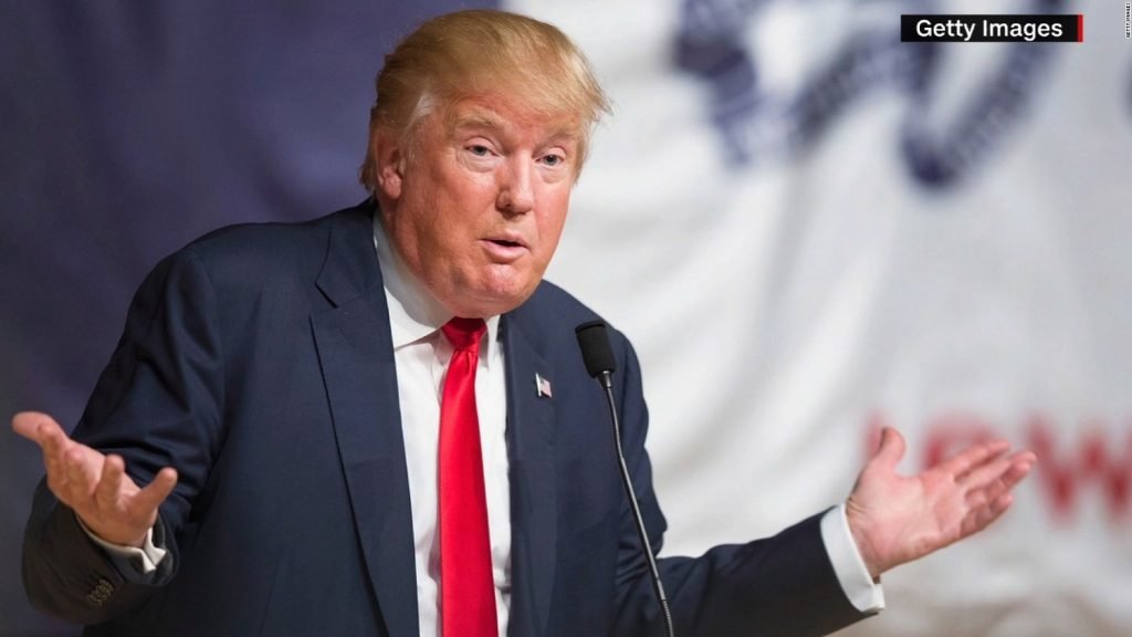 Campaña de Trump contactó Assange para hackear correos de Clinton