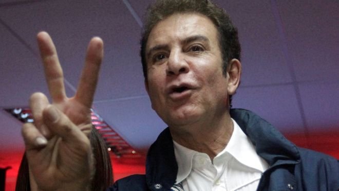 El hombre que parece encaminado a evitar la reelección de Juan Orlando Hernández a la presidencia de Honduras es un recién llegado a la arena política.