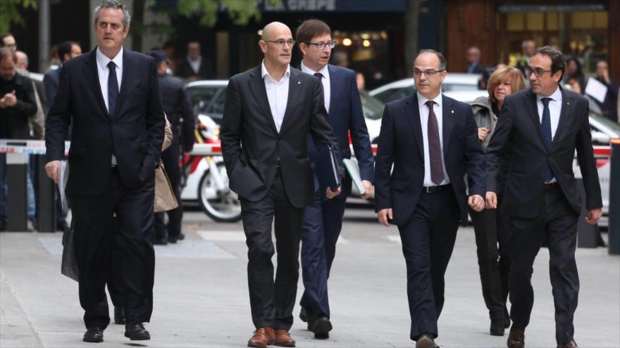Fiscalía española dicta prisión preventiva a ocho exconsejeros del gobierno catalán