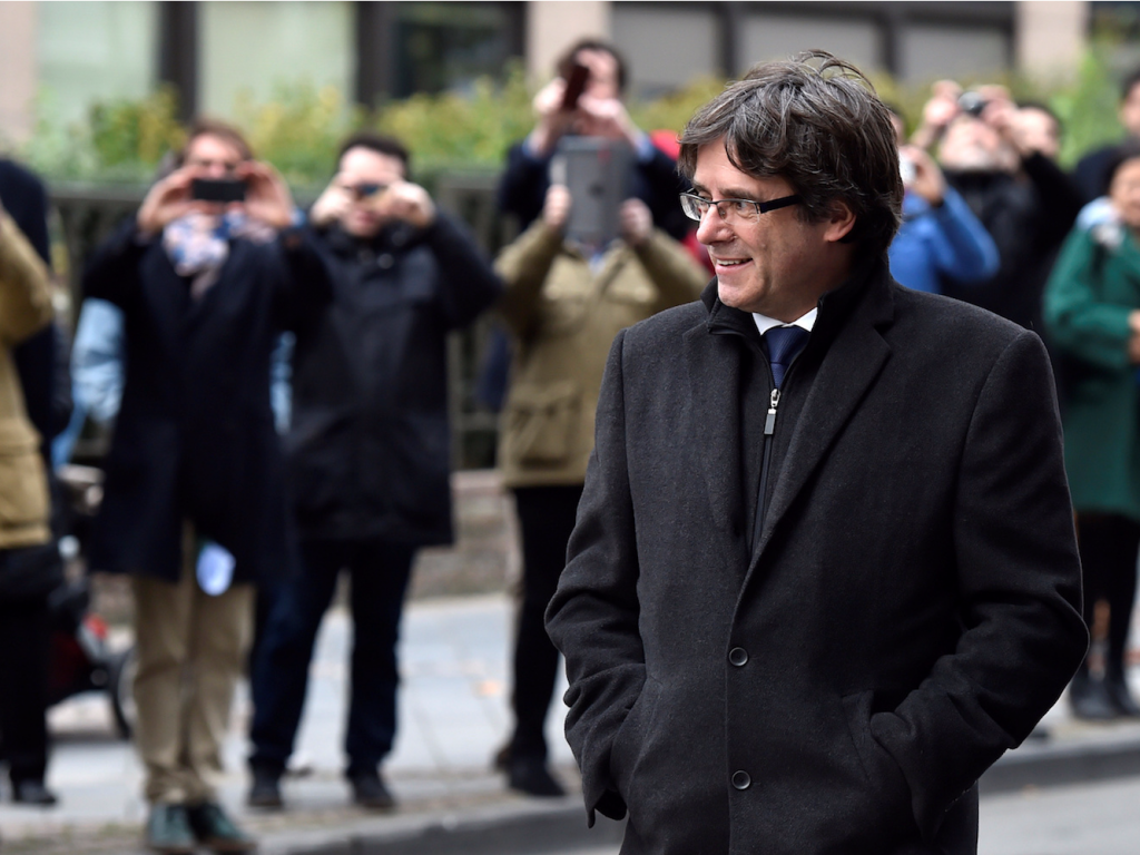Fiscalía española solicita detención para Puigdemont y cuatro exconsejeros