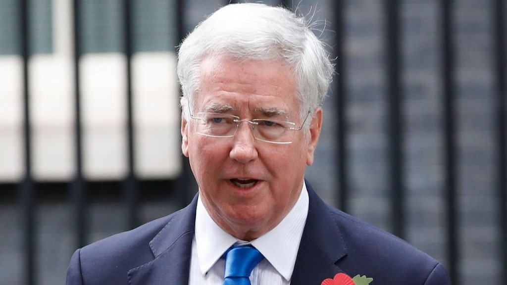 Michael Fallon dimite de su cargo tras ser acusado por acoso sexual