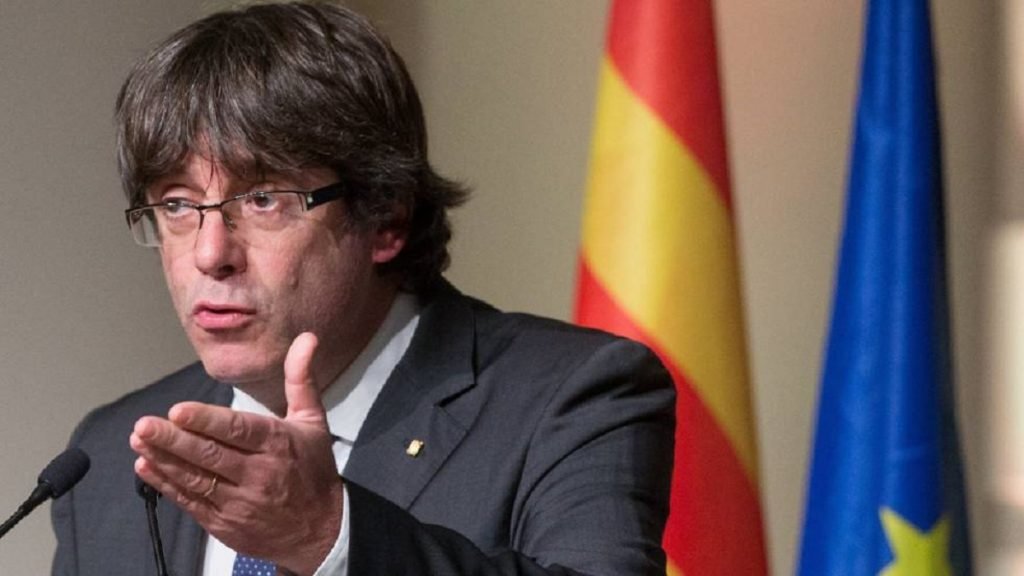 Puigdemont tacha al gobierno de Rajoy de “fascista” y reivindica el suyo como “legítimo”