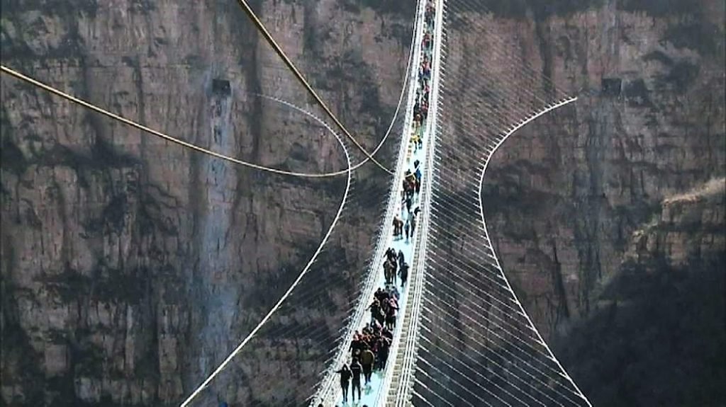 inauguran-serrania-china-puente-de-cristal-mas-largo-mundo