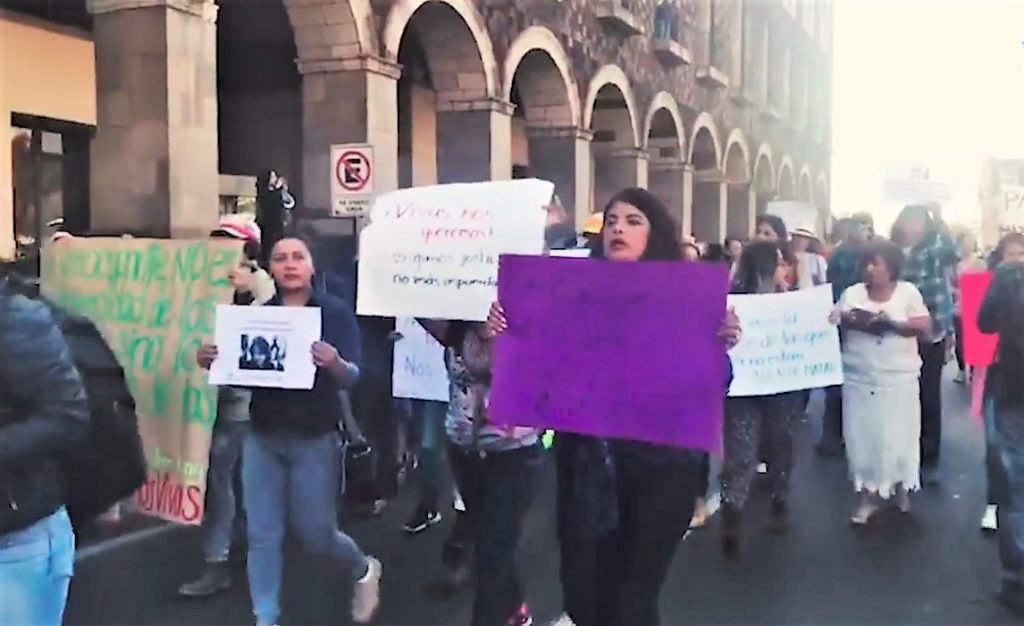 Protestan en calles de Toluca por el asesinato de Rosalinda Estefhanie