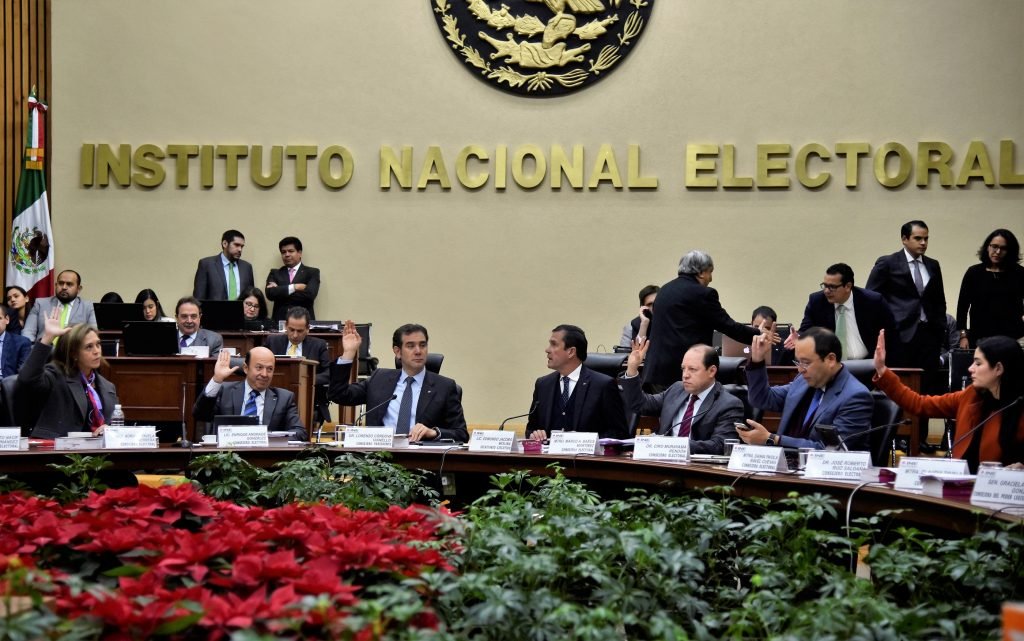 Sanciona INE a partidos por 36.9 MDP por el caso de tarjetas Monex de 2012