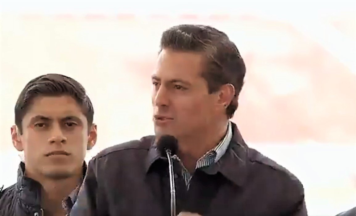 Se queja Peña Nieto que las redes "a veces" son "irritantes" y lapidarias