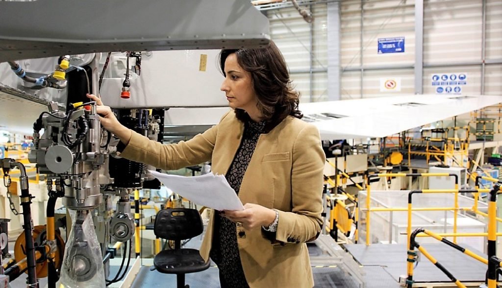 Empleo femenino récord en 2017, pero aún inferior al masculino en 20%