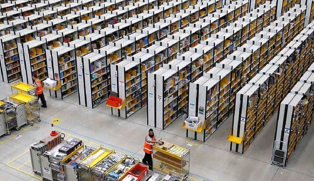 Provoca patente de brazalete de Amazon protestas por explotación laboral