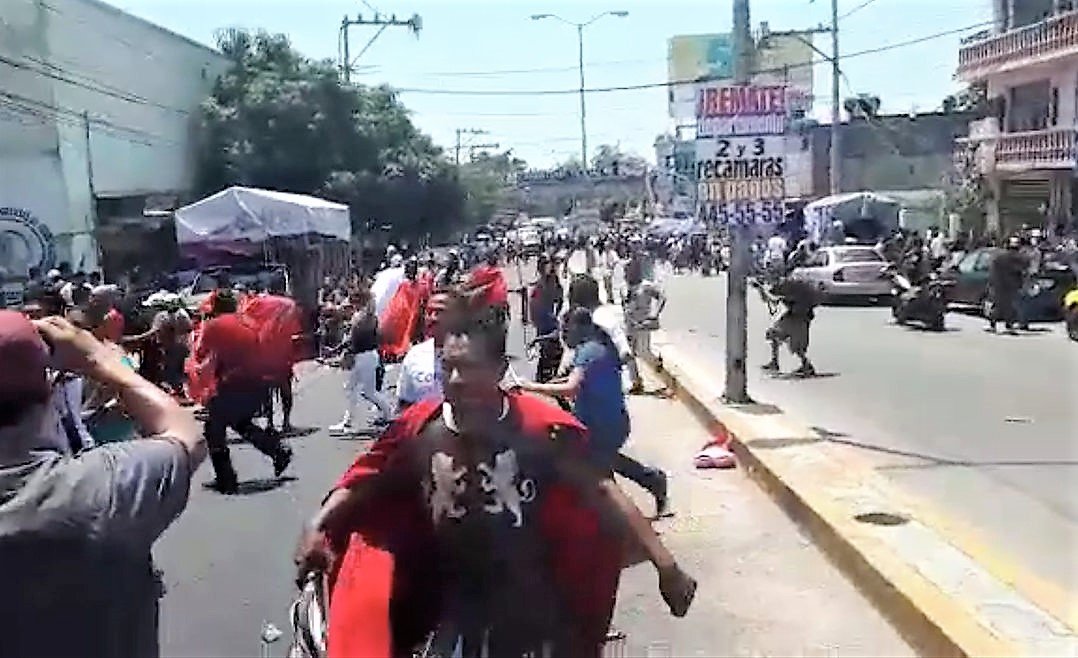 Balacera interrumpe Viacrucis en Santa Cruz, Acapulco; hay dos muertos