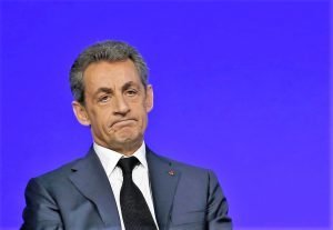 Detienen al expresidente frances Sarkozy, por posible delito electoral