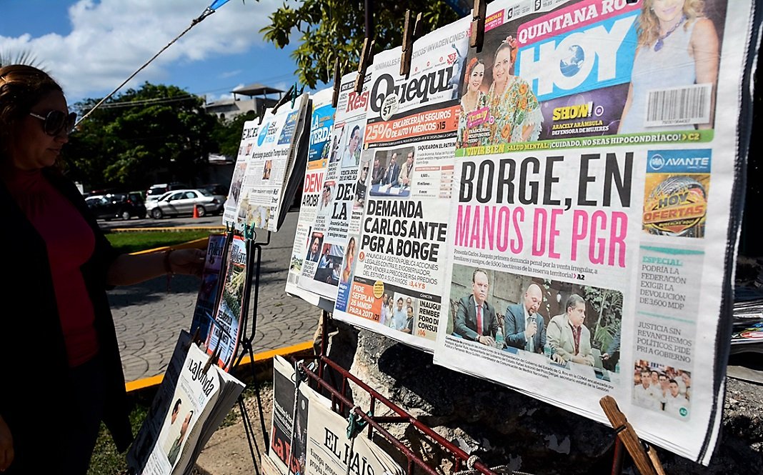 Promulga EPN ley de publicidad oficial pese a rechazo de ONG