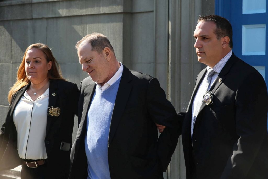 Acusan a Harvey Weinstein de 3 casos de violación y abuso sexual en NY