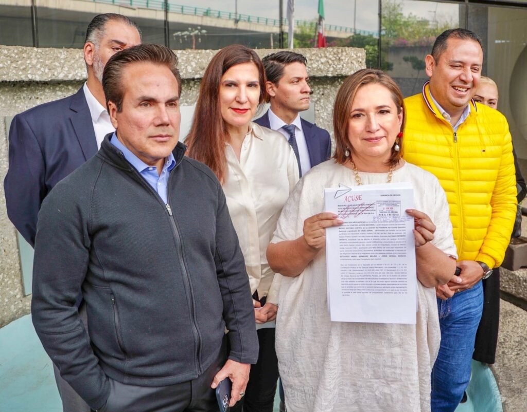 X/Kenia López Rabadán